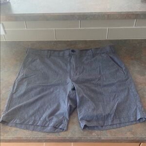 IZOD Athletics Men's Gray Shorts Size 38 EUC